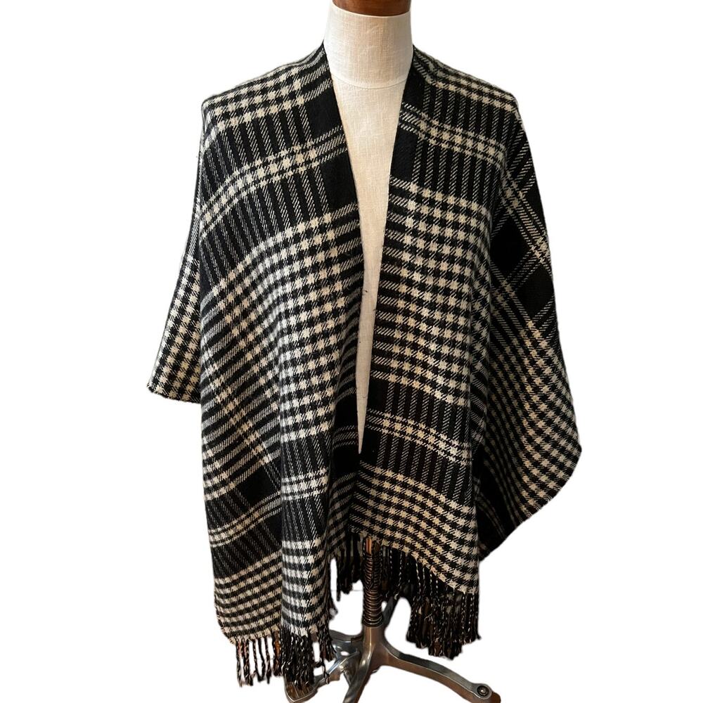 Cozy Wrap Shawl Black & White Plaid Print